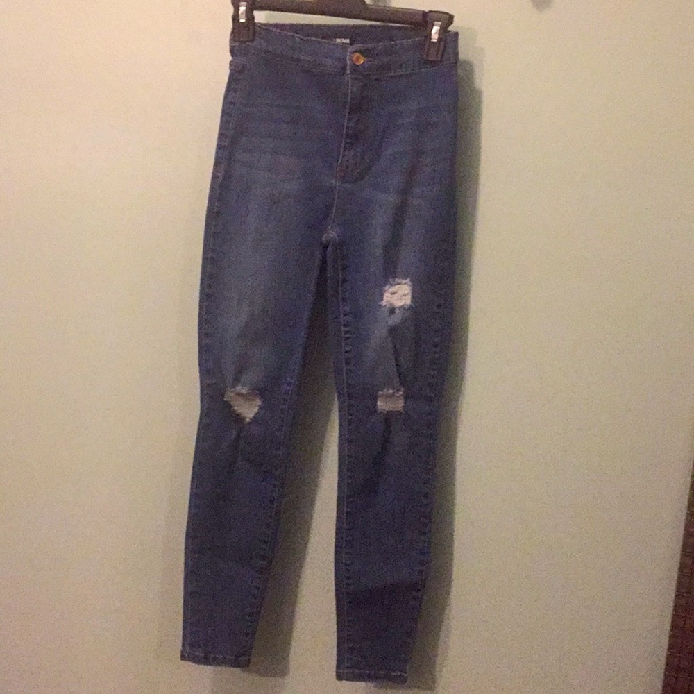 FASHION NOVA DISTRESSED JEANS SIZE 3 WAIST 26